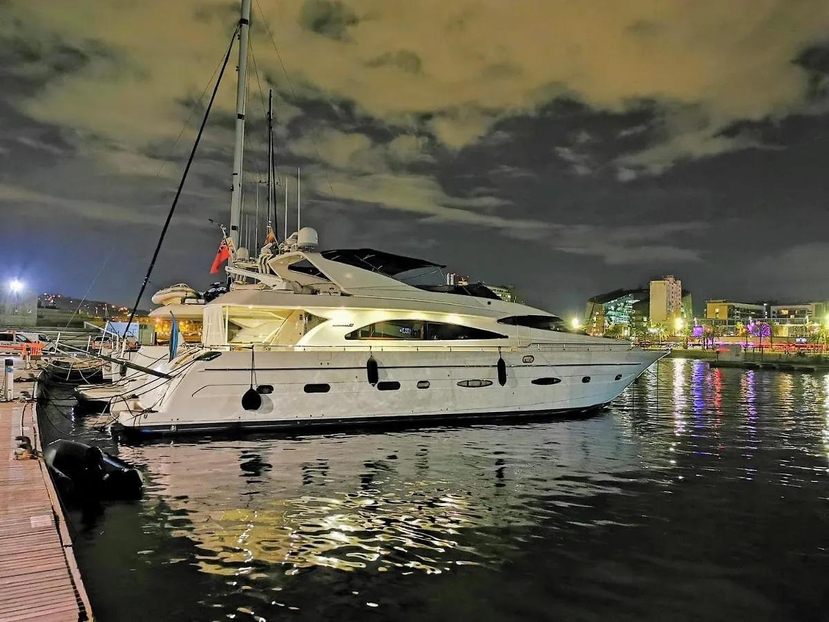 Rent Luxury Motor Yacht Hotel Barcelona
