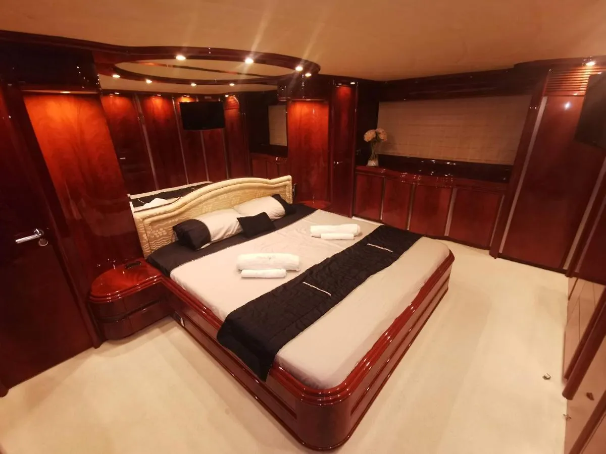 Rent Luxury Motor Yacht Hotel Barcelona